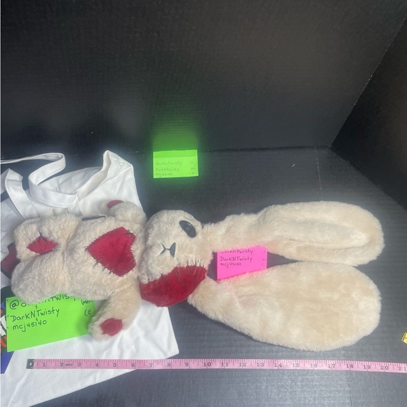 LAST DAY! BNIB GENUINE PLUSHIE DREADFUL LOVE RABBIT AND MATCHING TOTE - Picture 9 of 16